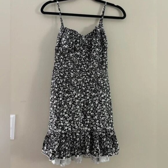 Amazon Dresses & Skirts - Amazon Black and White Floral dress